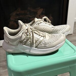 New Balance Women's FuelCell Prism v2 Sz: 7.5